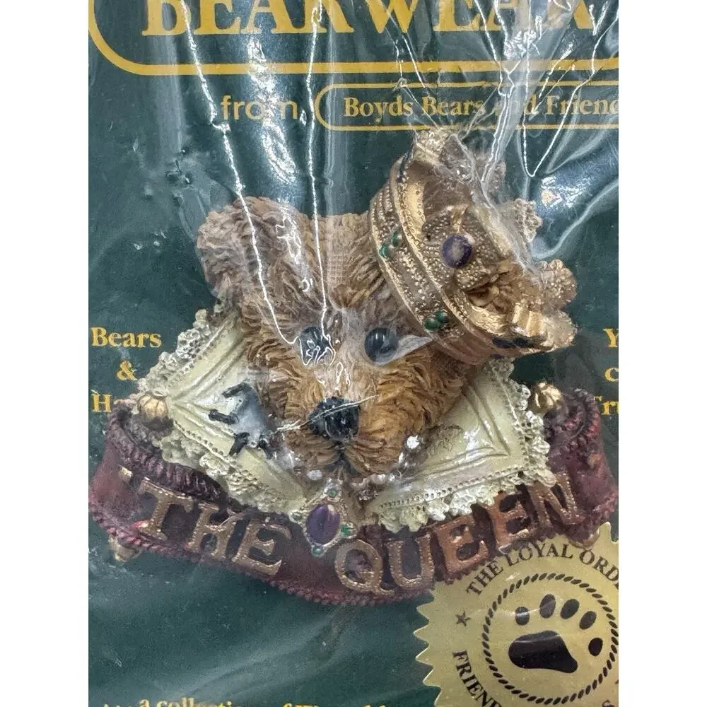 Vintage Boyds Bears BearWear Queen of the Universe Lapel Pin Brooch